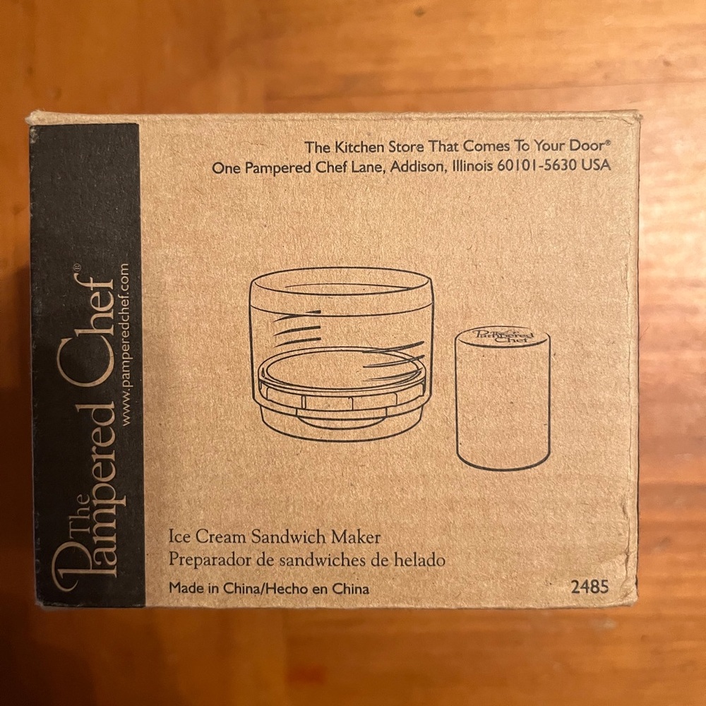 Pampered Chef Ice cream sandwich maker / Brand new in box